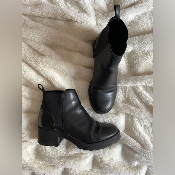 Aldo Heeled Chelsea Boot - Picture 1 of 2